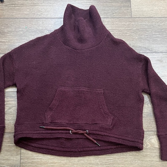Sweaty Betty Boucle Funnel Neck Cropped Sweatshirt Size Small Maroon, Cozy - Picture 2 of 10